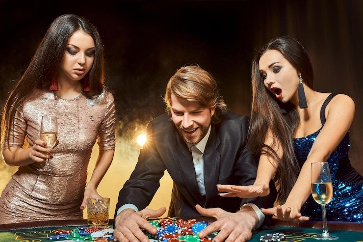Tampilan dealer dan meja Live Blackjack dengan opsi taruhan terlihat jelas